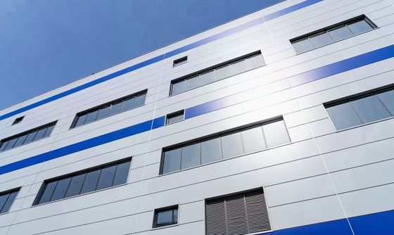 Anpassungsfähiges Stahlkonstruktionslager mit klarem Spannungsdesign für maximale Raumnutzung