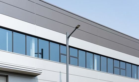 Dauerhafte Stahlkonstruktion Lagerhaus Design und Fertigungslösung mit Sandwich-Panel-Bekleidung