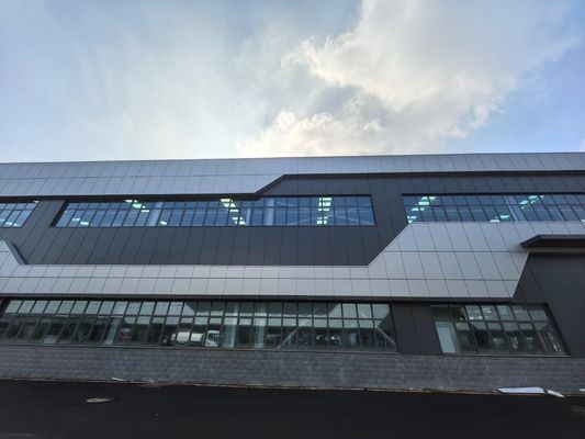 Stahlhallenlager mit Stahlrahmenkonstruktion für Industrie mit umweltfreundlichen und baulichen Lösungen