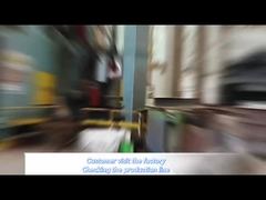 Kunde besucht Fabrik und überprüft die Produktionslinie